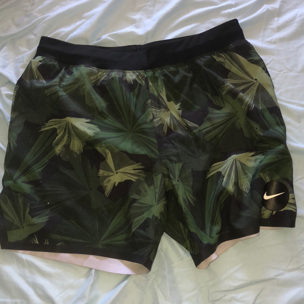 Men’s Nike M palm tree shorts